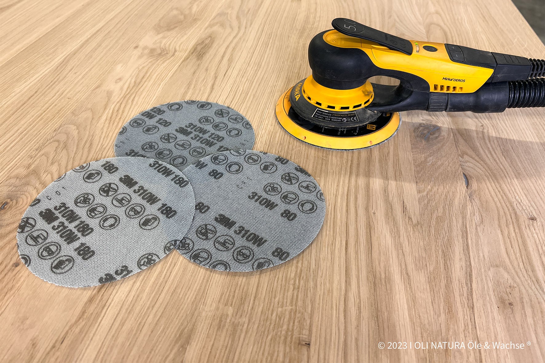 HOLZMÖBEL VOR DEM ÖLEN SCHLEIFEN