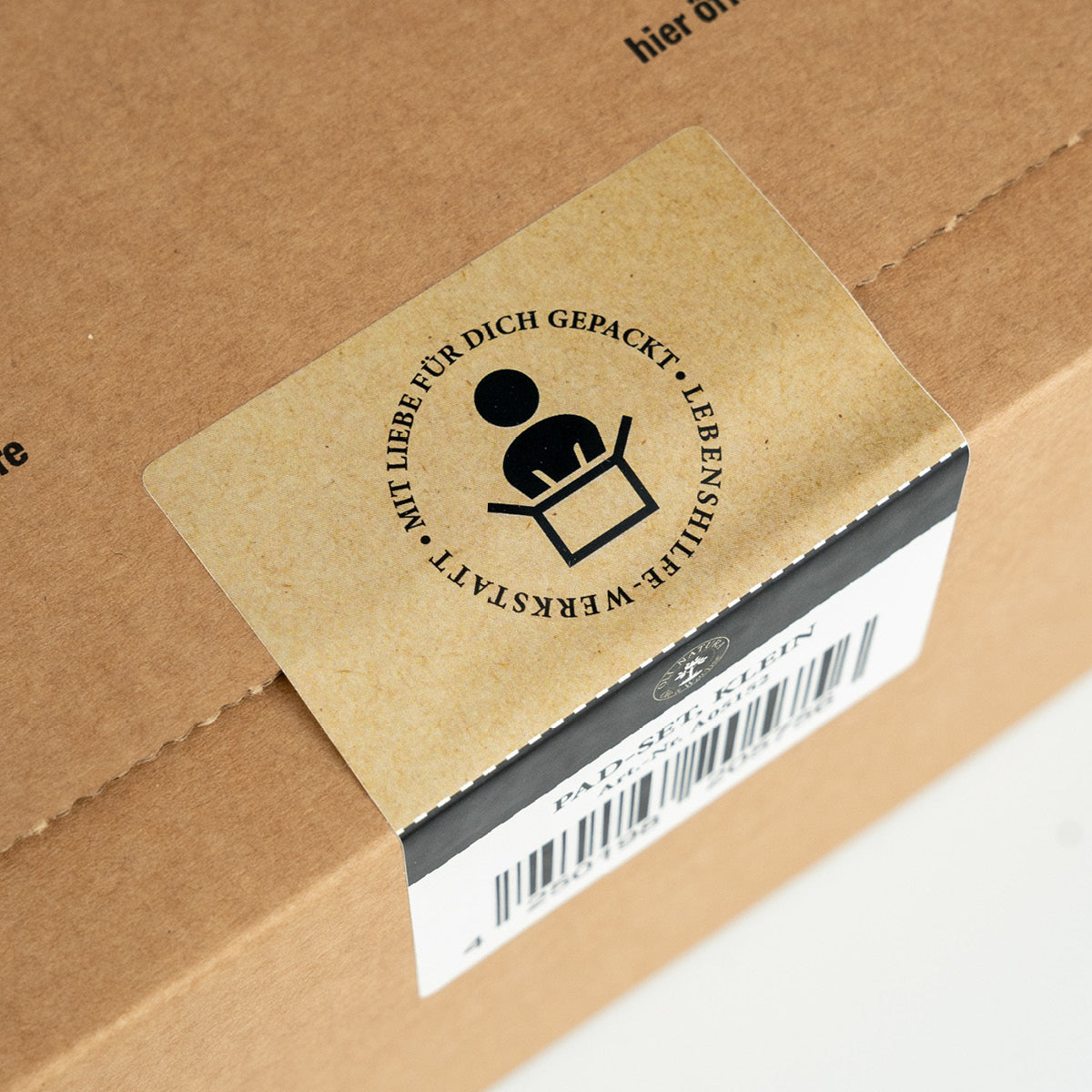 OLI-NATURA® Pad-Set im Naturkarton, sorgfältig in Zusammenarbeit mit einer Lebenshilfe-Werkstatt konfektioniert.