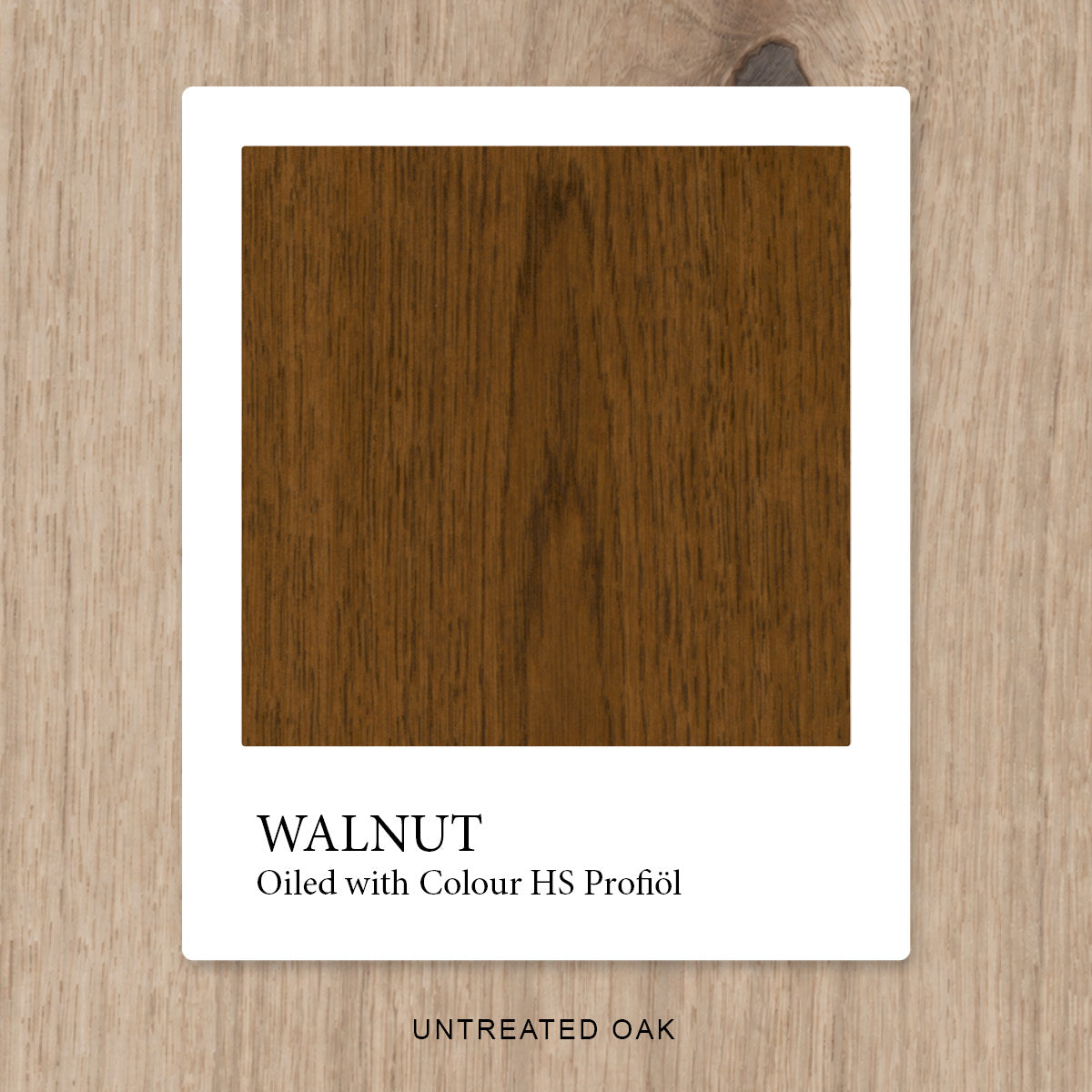 Eiche mit HS Profiöl COLOUR Walnut geölt, vor unbehandelter Eiche als Vergleichshintergrund.