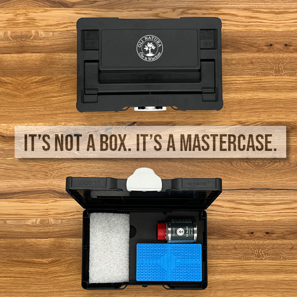 Geöffneter OLI-NATURA MasterCase mit HS Profiöl, Pads und Padhalter