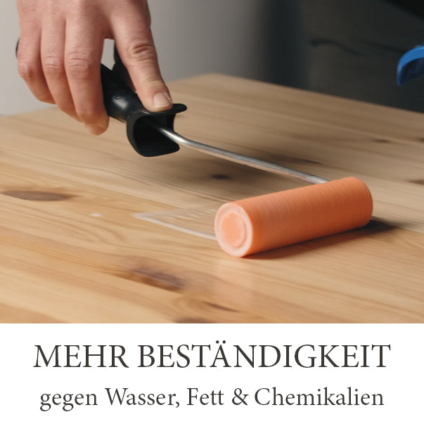 Holzoberfläche mit Scandic-Oil und H2O-Hardener für erhöhte Wasser-, Fett- und Chemikalienbeständigkeit