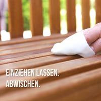 Teakholz nach dem Ölen abwischen – überschüssiges Öl entfernen